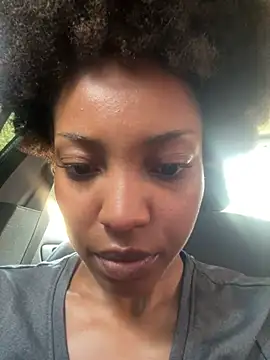 Czat XXX na żywo – Queenkimi777