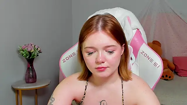 ElinaVale élő XXX-chatje