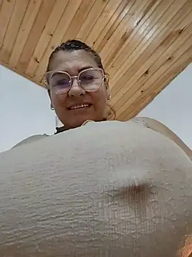 AlexxiaaMat Chat XXX in diretta