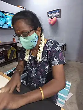 umashreetamil's Live XXX Chat