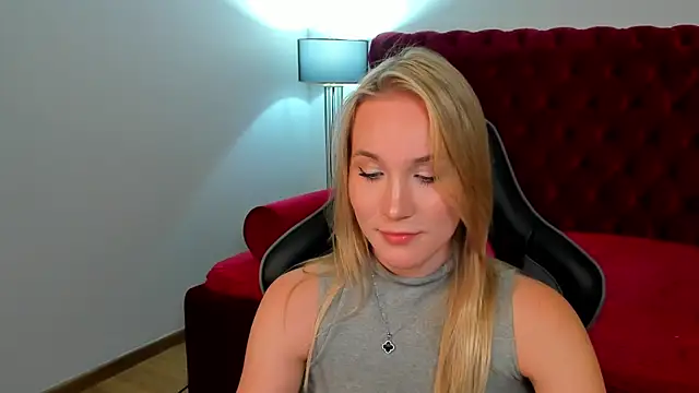 Chat XXX en directo de ElaraVoltage