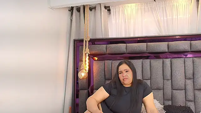 Karina_Mendoza élő XXX-chatje