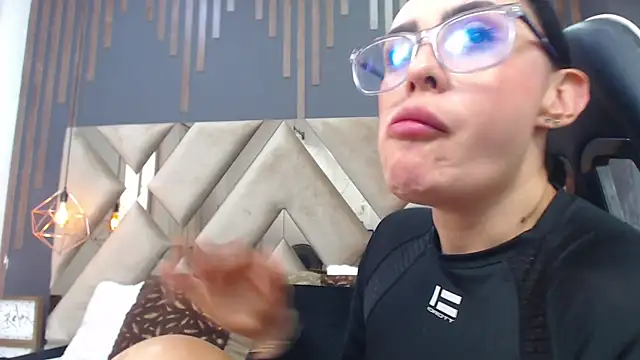 MartinaaFit's Live XXX Chat