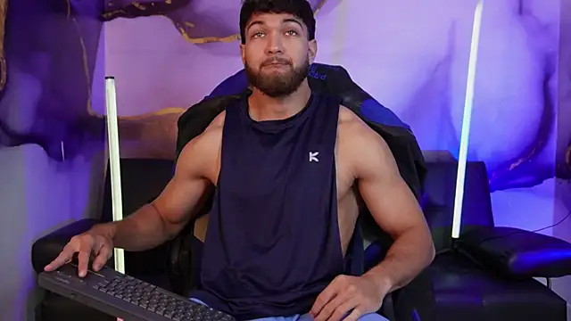 Oliver_Dallas1 élő XXX-chatje