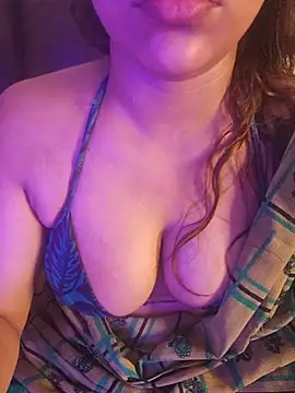 callmeshreya élő XXX-chatje