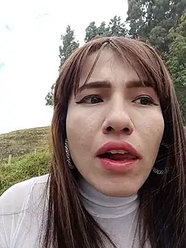_Luna_Blooms' Live XXX Chat