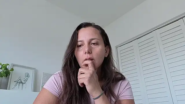 bellag825's Webcam Show