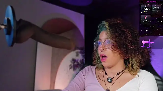 Chat +18 de emmanakamura ao vivo