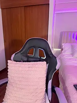 Živý XXX chat ArianaReynoldss