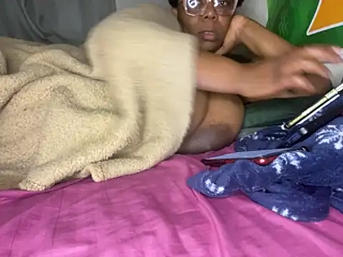 Онлайн чат XXX BoobsQueeen