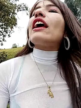 _Luna_Blooms' Live XXX Chat