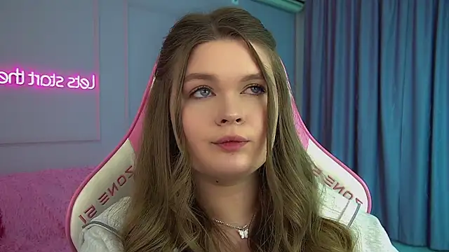 CrystalLyons' Live XXX Chat