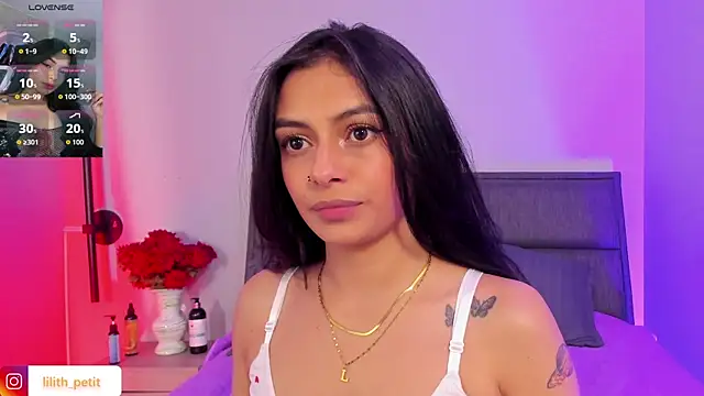 lilith_petit_ Chat XXX live