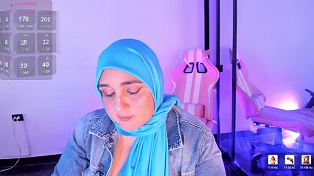 Онлайн чат XXX HijabiMilff