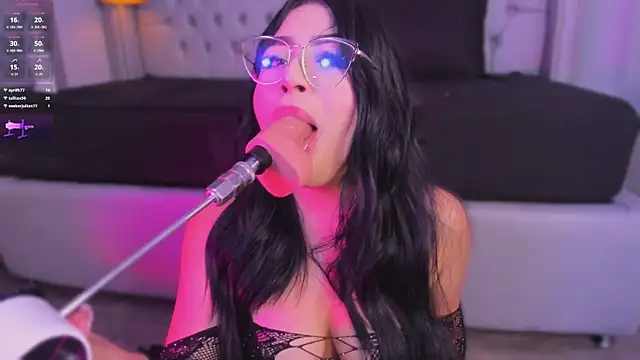 Luna__Velvett_ élő XXX-chatje