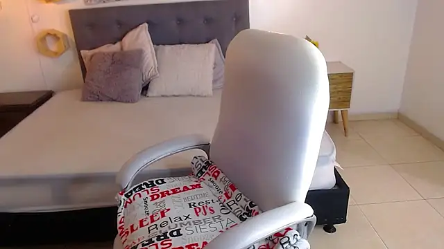 Chat XXX en directo de Elenna__