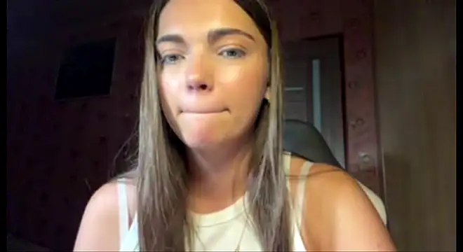 IvyToulouse élő XXX-chatje