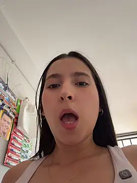LittleDoll___ Adlı Modelin Canlı XXX Sohbeti