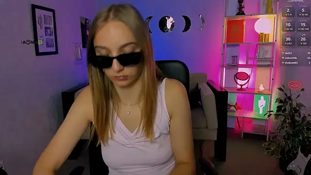 rebecca_smile élő XXX-chatje