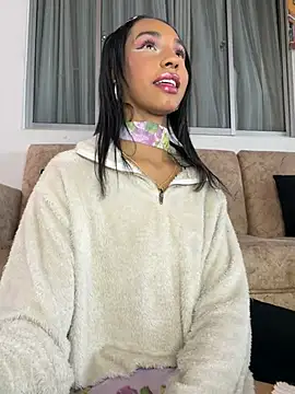 xenia_golden Adlı Modelin Canlı XXX Sohbeti
