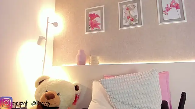 Онлайн чат XXX roxannegomez