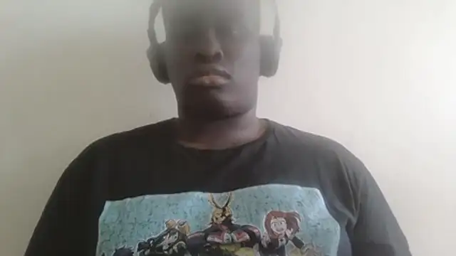 הופעת וובקאם של KIngAtlasMensah