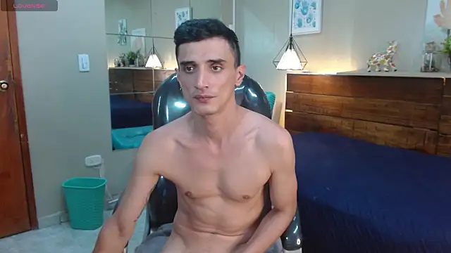 FelipeFriendly Adlı Modelin Canlı XXX Sohbeti