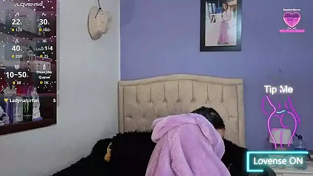 stephania_t Adlı Modelin Canlı XXX Sohbeti