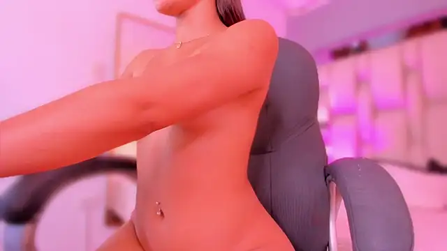 AishaKassandra élő XXX-chatje