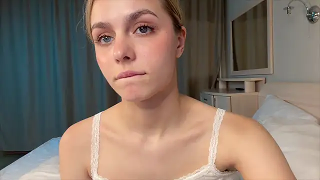 lillit_vivit élő XXX-chatje