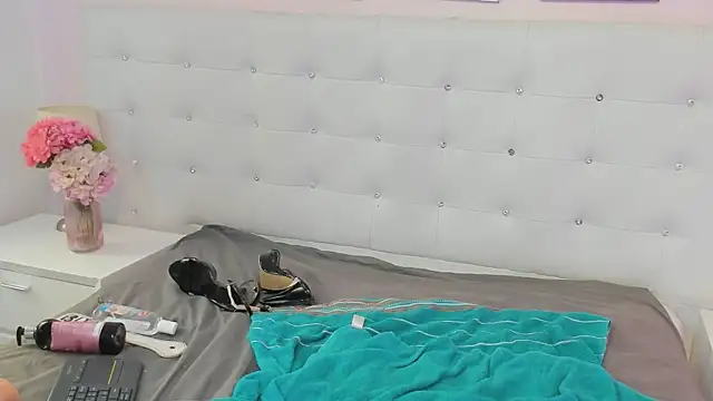 Živý XXX chat HollyBloom_