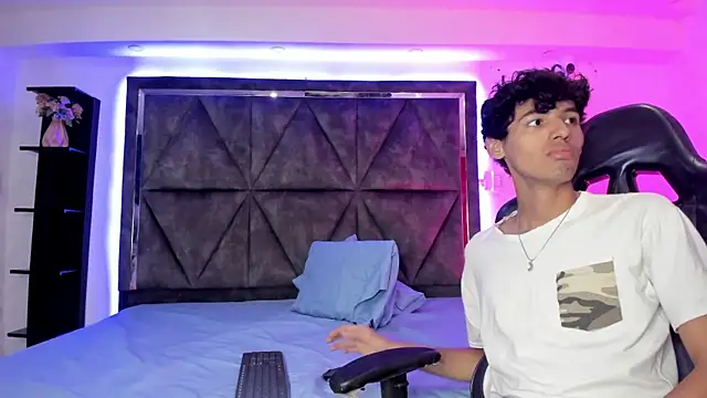 Valerios_ Adlı Modelin Canlı XXX Sohbeti