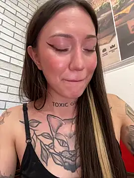 SaintSquirt 라이브 XXX 채팅