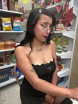 Tinniforwor's Live XXX Chat