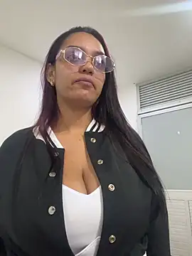 Sara-77 Adlı Modelin Canlı XXX Sohbeti