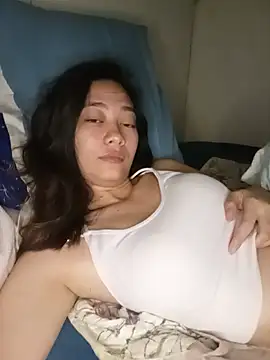 urnaughty_creamypie's Live XXX Chat