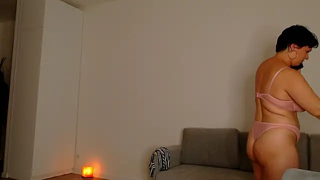 Chat +18 de M1ssShyMira ao vivo
