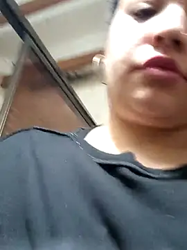 Luzz12's Webcam Show