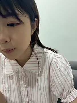Show modela tutuya01 na web-kameri