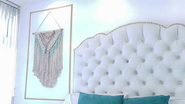 AriaStonne Adlı Modelin Canlı XXX Sohbeti