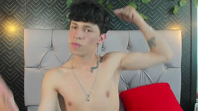 Chat XXX en directo de Axel__Evans
