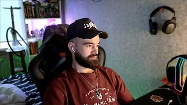 _Serious_Man Show in webcam