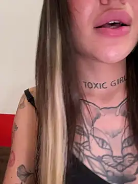 SaintSquirt 라이브 XXX 채팅