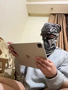 XXX chat uživo modela Hz1Tr