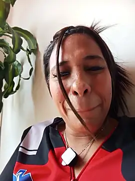 Chat +18 de Ivon_C ao vivo