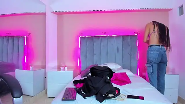 צ'אט XXX בשידור חי של ARIANA_CRI-X