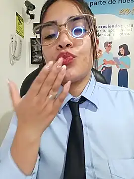 MAYE__13 élő XXX-chatje