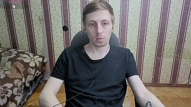Darien_Brown élő XXX-chatje