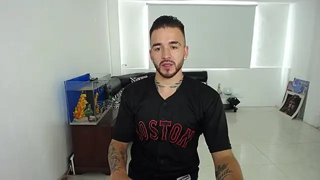 tommycash_777 Show in webcam