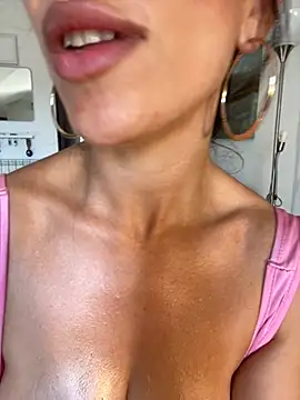Chat XXX Live JolieBee